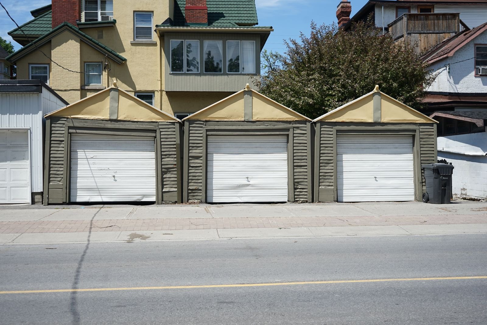 Garage door service in Los Angeles, California